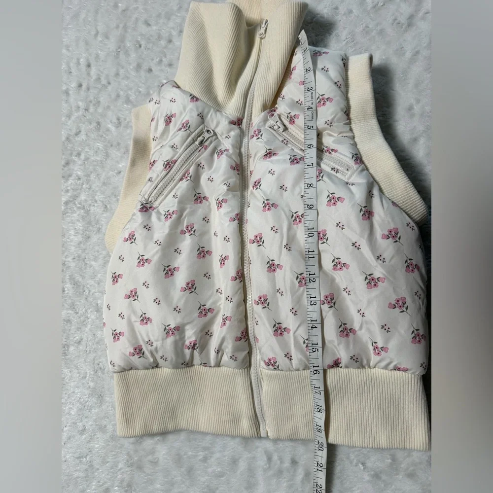 ASHLEY MASON retro 80s style Floral Puffer Vest with Zipper Pockets - Picture 9 of 10